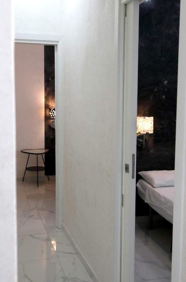 House Tribunali Naples Luaran gambar