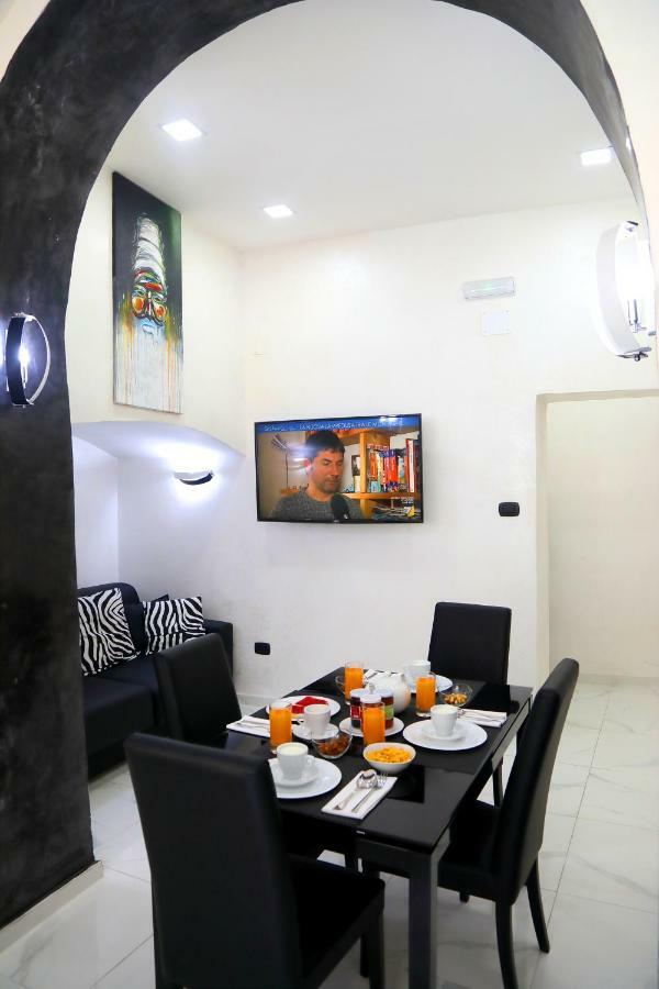 House Tribunali Naples Luaran gambar